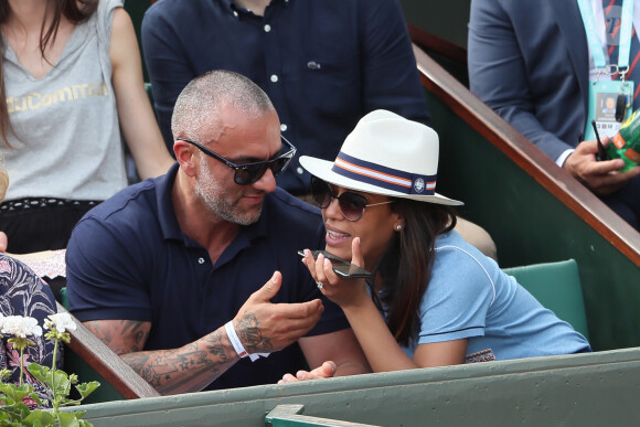 Amel Bent et son mari Patrick Antonelli dans les tribunes des internationaux de tennis de Roland Garros à Paris, France, le 3 juin 2018. © Dominique Jacovides - Cyril Moreau/Bestimage