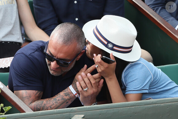 Amel Bent et son mari Patrick Antonelli dans les tribunes des internationaux de tennis de Roland Garros à Paris, France, le 3 juin 2018. © Dominique Jacovides - Cyril Moreau/Bestimage
