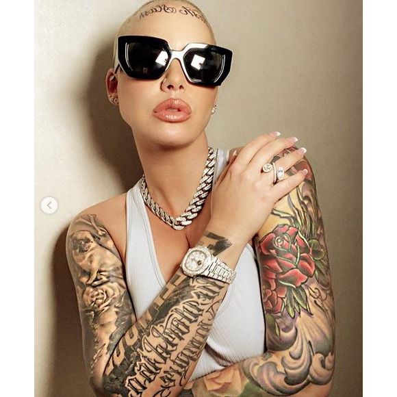 Amber Rose dévoile son nouveau tatouage, sur le front. Février 2020.
