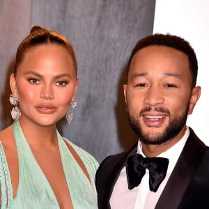 Chrissy Teigen, son mari John Legend - People à la soirée "Vanity Fair Oscar Party" après la 92ème cérémonie des Oscars 2020 au Wallis Annenberg Center for the Performing Arts à Los Angeles, le 9 février 2020.