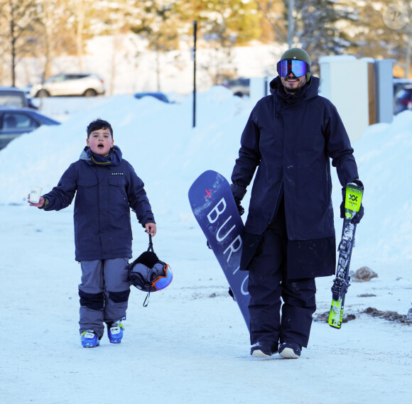 Exclusif - Orlando Bloom et son fils Flynn partent skier sur les pistes de Aspen le 2 janvier 2020.