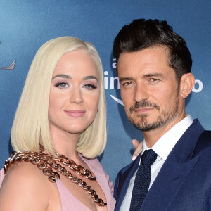 Katy Perry et son fiancé Orlando Bloom à la première de la série télévisée Amazon Prime Video "Carnival Row" au TCL Chinese Theatre dans le quartier de Hollywood, à Los Angeles, Californie, Etats-Unis, le 21 août 2019.