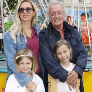 Didier Barbelivien, sa femme Laure et leurs filles Louise et Lola - Soirée d'inauguration de la 36ème Fête Foraine des Tuileries au Jardin des Tuileries à Paris. Le 21 juin 2019 © Marc Ausset-Lacroix / Bestimage 21/06/2019 - Paris