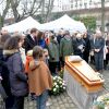 Exclusif - Martin Bretécher, Josiane Balasko - Les obsèques de Claire Bretécher au cimetière de Montmartre à Paris le 15 février 2020.