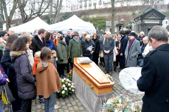 Exclusif - Martin Bretécher, Josiane Balasko - Les obsèques de Claire Bretécher au cimetière de Montmartre à Paris le 15 février 2020.