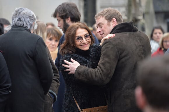 Exclusif - Nathalie Rykiel, Martin Bretécher - Les obsèques de Claire Bretécher au cimetière de Montmartre à Paris le 15 février 2020.