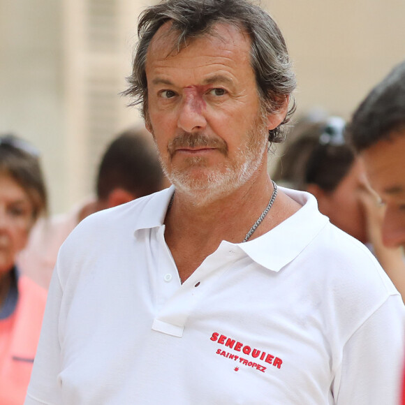 Jean-Luc Reichmann lors du trophée de pétanque "Sénéquier 209" sur la place des Lices à Saint-Tropez, Côte d'Azur, France, le 22 août 2019.