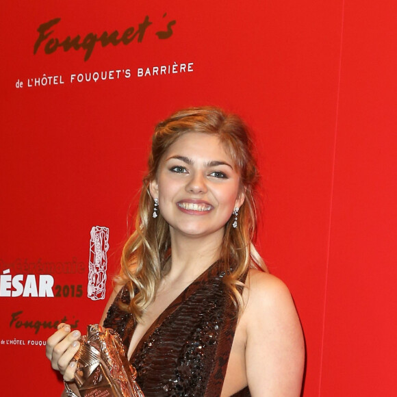 Louane Emera (César du Meilleur espoir féminin) - Photocall au Fouquet's lors de la 40ème cérémonie des César à Paris. Le 20 février 2015