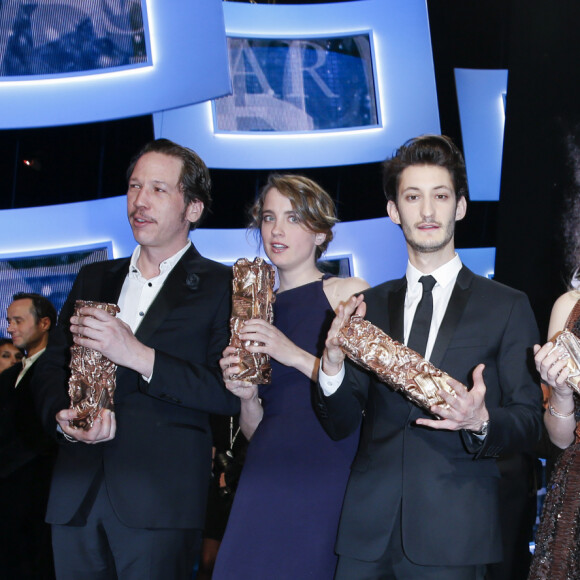 Reda Kateb (César du Meilleur Second Rôle pour Hippocrate), Adèle Haenel (César de la meilleur actrice pour Les Combattants), Pierre Niney (César du meilleur acteur dans Yves Saint Laurent), Louane Emera (César du meilleur espoir féminin) - 40ème cérémonie des César au théâtre du Châtelet à Paris, le 20 février 2015.