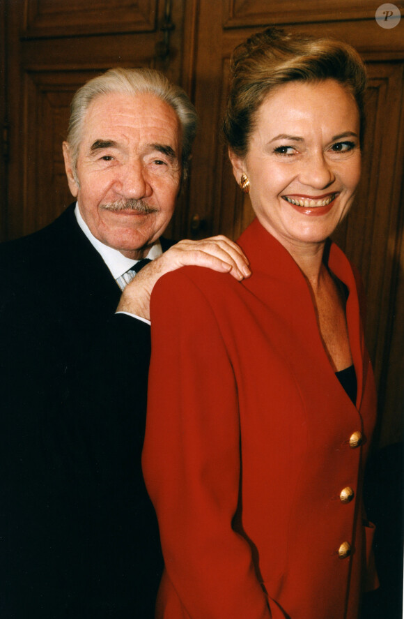 Jean-Pierre Darras et Corinne Lahaye au mariage Simone Valere et Jean Dessailly Paris en 1998.