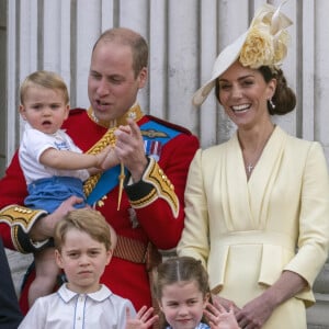 Le prince William, duc de Cambridge, et Catherine (Kate) Middleton, duchesse de Cambridge, le prince George de Cambridge la princesse Charlotte de Cambridge, le prince Louis de Cambridge - La famille royale au balcon du palais de Buckingham lors de la parade Trooping the Colour 2019, célébrant le 93ème anniversaire de la reine Elisabeth II, Londres, le 8 juin 2019.