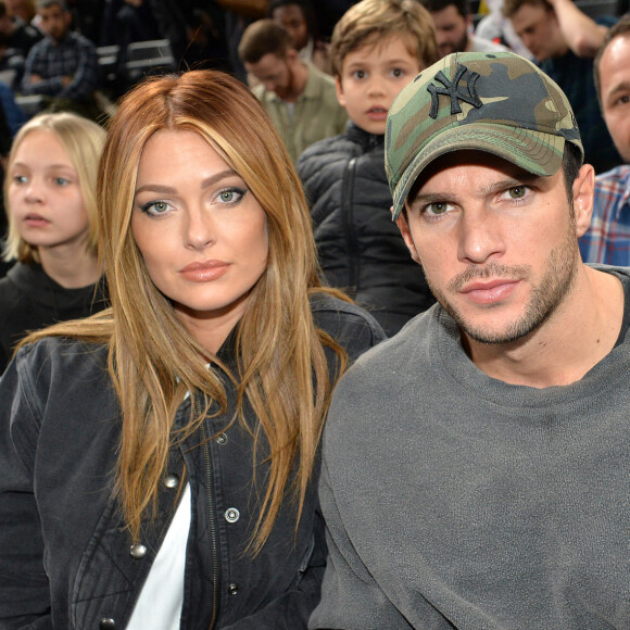 Caroline Receveur et Hugo Philip au match de NBA Game Paris 2020 entre les Bucks de Milwaukee et les Charlotte Hornet à l'AccorHotels Arena à Paris le 24 janvier 2020. © Veeren / Bestimage