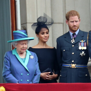 La reine Elisabeth II d'Angleterre, Meghan Markle, duchesse de Sussex, le prince Harry, duc de Sussex, le prince William, duc de Cambridge, Kate Catherine Middleton, duchesse de Cambridge - La famille royale d'Angleterre lors de la parade aérienne de la RAF pour le centième anniversaire au palais de Buckingham à Londres. Le 10 juillet 2018