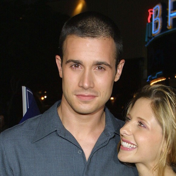 Sarah Michelle Gellar et Freddie Prinze Jr. - Première du film "Summer Cat". Los Angeles. Le 23 août 2001.