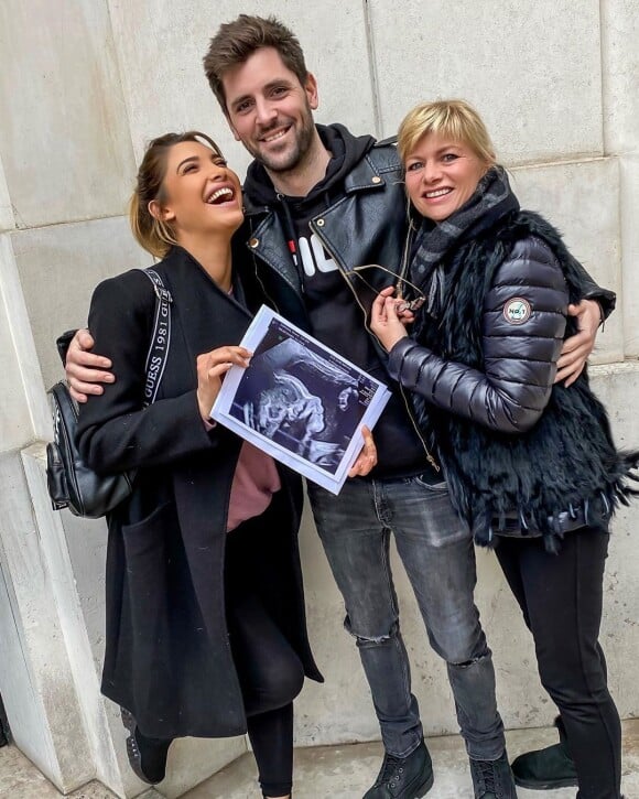 Mélanie Dedigama dévoile la première photo de son bébé sur Instagram, le 20 février 2020