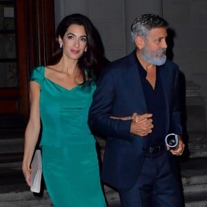 George Clooney et sa femme Amal Alamuddin Clooney à la sortie de la soirée caritative International Law benefit à The Frick Collection à New York, le 1er octobre 2019