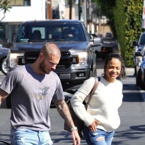 Matt Pokora et sa compagne Christina Milian se baladent avec leur fils Isaiah dans le quartier de West Hollywood à Los Angeles. La petite famille est allée déjeuner chez Fred Segal. Le 11 février 2020