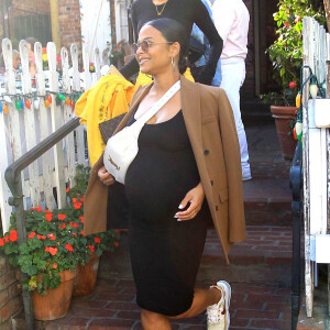 Christina Milian, enceinte, dans la rue à Los Angeles le 14 janvier 2020.