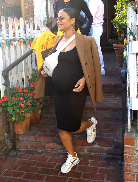 Christina Milian, enceinte, dans la rue à Los Angeles le 14 janvier 2020.