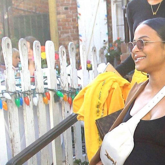 Christina Milian, enceinte, dans la rue à Los Angeles le 14 janvier 2020.