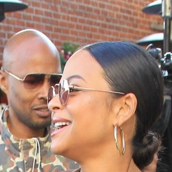 Christina Milian enceinte a déjeuné avec son amie Nicole Williams au restaurant Ivy à los Angeles le 14 janvier 2020.