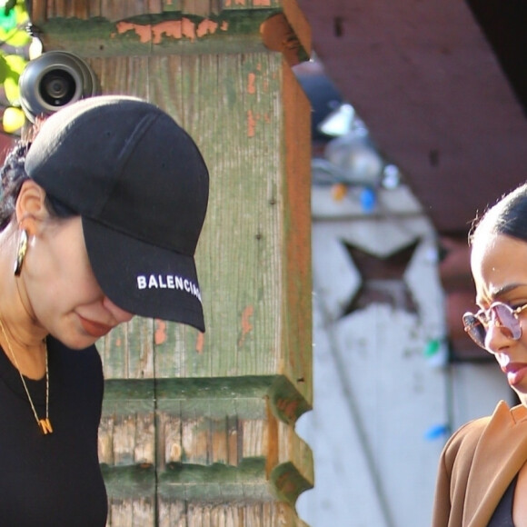 Exclusif - Christina Milian enceinte a déjeuné avec son amie Nicole Williams au restaurant Ivy à los Angeles le 14 janvier 2020.