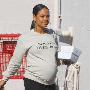 Exclusif - Christina Milian enceinte à la sortie d'un salon de manucure à North Hollywood, Los Angeles, le 12 janvier 2020.