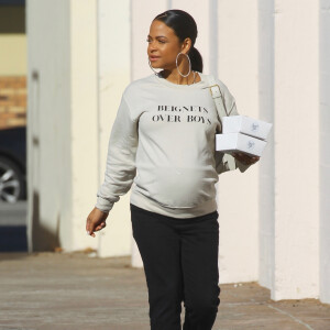 Exclusif - Christina Milian enceinte à la sortie d'un salon de manucure à North Hollywood, Los Angeles, le 12 janvier 2020.