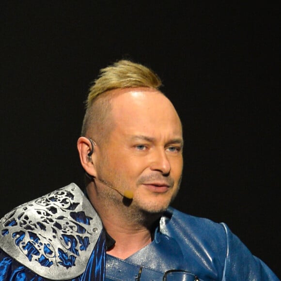 Exclusif - Prix spécial - Sébastien Cauet - Sébastien Cauet chante dans la comédie musicale "Les 3 Mousquetaires" au Palais des Sports à Paris le 8 décembre 2016. © Coadic Guirec/Bestimage