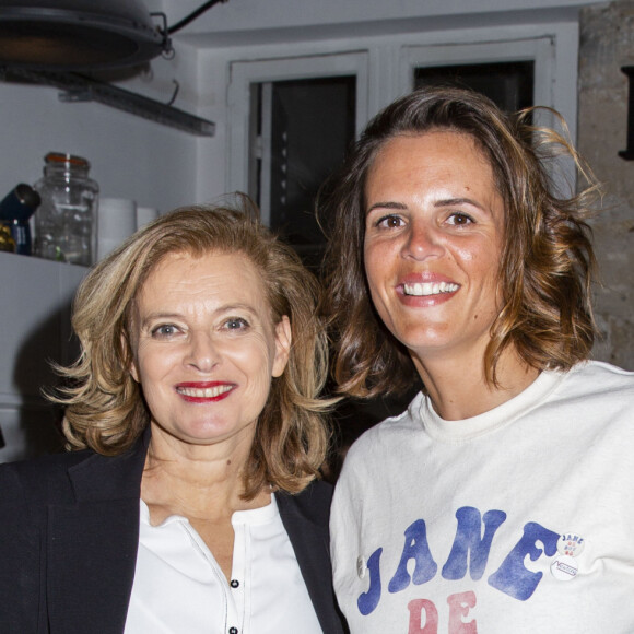 Valérie Trierweiler (ambassadrice) et Laure Manaudou lors de la conférence de presse pour le raid polaire 100% féminin en Islande "Destination Iceland by Défi d'Elles", à la maison de soins Respire à Paris, France, le 15 janvier 2020. © Jack Tribeca/Bestimage
