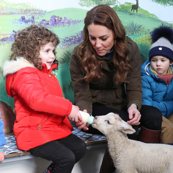 Catherine Kate Middleton, duchesse de Cambridge, lors d'une visite à la Ark Open Farm à Newtownwards, Irlande le 12 février 2020.