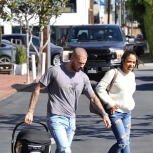 Matt Pokora et sa compagne Christina Milian se baladent avec leur fils Isaiah dans le quartier de West Hollywood à Los Angeles. La petite famille est allée déjeuner chez Fred Segal. Le 11 février 2020  Christina Milian and her rapper boyfriend Matt Pokora bring their newborn little one with them for lunch at Fred Segal in West Hollywood. Matt carried his newborn child in a carrier as Christina hugs a friend goodbye. 11th february 202011/02/2020 - Los Angeles