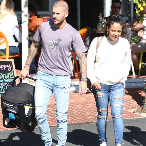 Matt Pokora et sa compagne Christina Milian se baladent avec leur fils Isaiah dans le quartier de West Hollywood à Los Angeles. La petite famille est allée déjeuner chez Fred Segal. Le 11 février 2020  Christina Milian and her rapper boyfriend Matt Pokora bring their newborn little one with them for lunch at Fred Segal in West Hollywood. Matt carried his newborn child in a carrier as Christina hugs a friend goodbye. 11th february 202011/02/2020 - Los Angeles