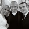 Brigitte et Emmanuel Macron avec Jean Paul Gaultier lors d'un dîner à l'Elysée le 24 février 2020, qui a réuni plus de 100 représentants de la mode.