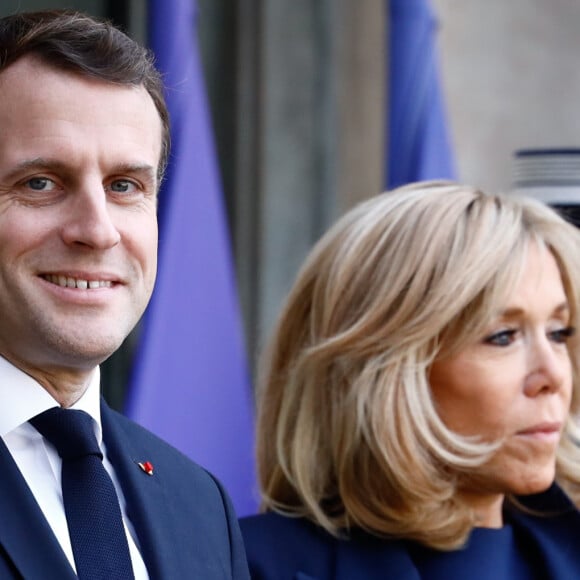 Le président Emmanuel Macron, la première dame Brigitte Macron - Le président de la République et sa femme accueillent le président du conseil européen et le premier ministre du Luxembourg au palais de l'Elysée à Paris le 10 janvier 2020. © Hamilton / Pool / Bestimage