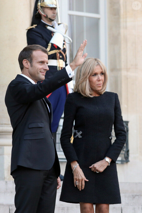 Le président Emmanuel Macron et la première dame, Brigitte Macron raccompagnent son Excellence Abdallah Hamdok, Premier ministre du Soudan et son épouse après un entretien au palais de l'Elysée, à Paris, le 30 septembre 2019. © Stéphane Lemouton / Bestimage
