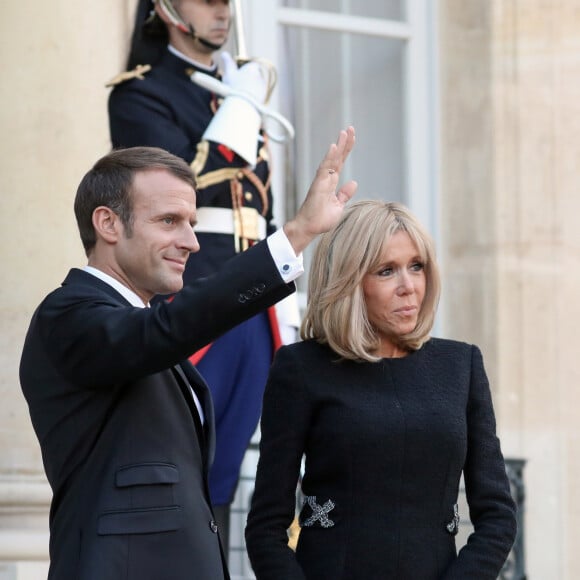 Le président Emmanuel Macron et la première dame, Brigitte Macron raccompagnent son Excellence Abdallah Hamdok, Premier ministre du Soudan et son épouse après un entretien au palais de l'Elysée, à Paris, le 30 septembre 2019. © Stéphane Lemouton / Bestimage