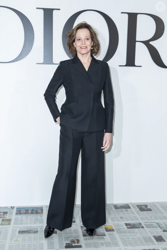 Sigourney Weaver assiste au défilé de mode prêt-à-porter automne-hiver 2020/2021 "Dior" à Paris le 25 février 2020. © Olivier Borde / Bestimage