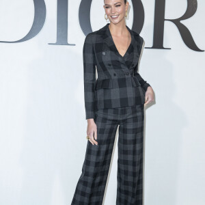 Karlie Kloss assiste au défilé de mode prêt-à-porter automne-hiver 2020/2021 "Dior" à Paris le 25 février 2020. © Olivier Borde / Bestimage