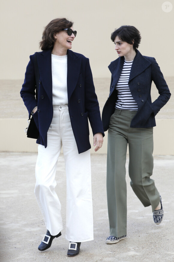 Inès de la Fressange et sa fille Nine à l'issue du défilé de mode prêt-à-porter automne-hiver 2020/2021 "Dior" à Paris. Le 25 février 2020 © Veeren Ramsamy-Christophe Clovis / Bestimage