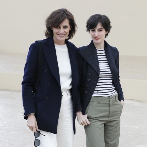 Inès de la Fressange et sa fille Nine à l'issue du défilé de mode prêt-à-porter automne-hiver 2020/2021 "Dior" à Paris. Le 25 février 2020 © Veeren Ramsamy-Christophe Clovis / Bestimage