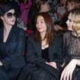 Rachel Brosnahan, Vivianne Ying et Cara Delevingne assistent au défilé de mode prêt-à-porter automne-hiver 2020/2021 "Dior" à Paris le 25 février 2020.