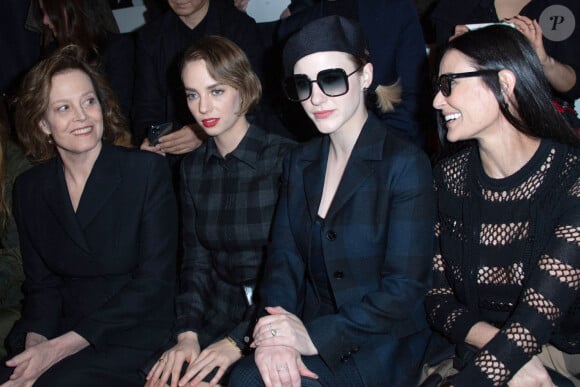 Sigourney Weaver, Maya Hawke, Rachel Brosnahan et Demi Moore assistent au défilé de mode prêt-à-porter automne-hiver 2020/2021 "Dior" à Paris le 25 février 2020.