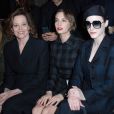 Sigourney Weaver, Maya Hawke, Rachel Brosnahan et Demi Moore assistent au défilé de mode prêt-à-porter automne-hiver 2020/2021 "Dior" à Paris le 25 février 2020.