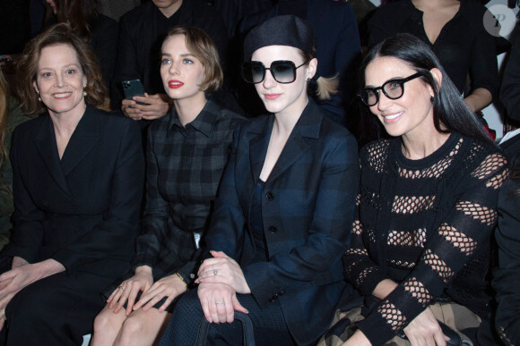 Sigourney Weaver, Maya Hawke, Rachel Brosnahan et Demi Moore assistent au défilé de mode prêt-à-porter automne-hiver 2020/2021 "Dior" à Paris le 25 février 2020.
