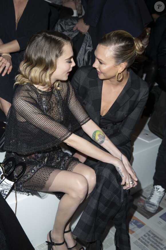 Cara Delevingne et Karlie Kloss assistent au défilé de mode prêt-à-porter automne-hiver 2020/2021 "Dior" à Paris. Le 25 février 2020 © Olivier Borde / Bestimage