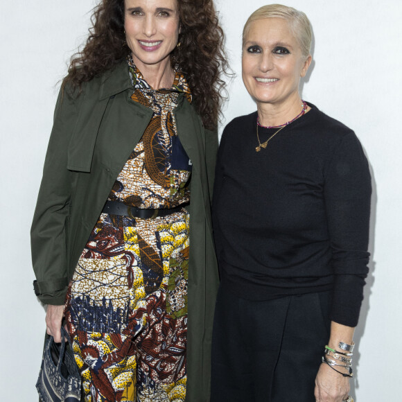 Andie MacDowell et Maria Grazia Chiuri dans les coulisses du défilé de mode prêt-à-porter automne-hiver 2020/2021 "Dior" à Paris. Le 25 février 2020 © Olivier Borde / Bestimage