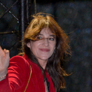 Charlotte Gainsbourg assiste au défilé de mode Saint Laurent, collection prêt-à-porter automne-hiver 2020/2021, à la Tour Eiffel. Paris, le 25 février 2020.