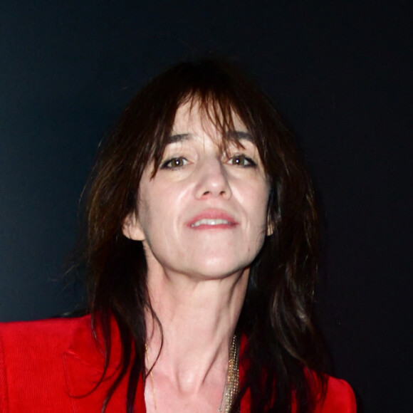 Charlotte Gainsbourg assiste au défilé de mode Saint Laurent, collection prêt-à-porter automne-hiver 2020/2021, à la Tour Eiffel. Paris, le 25 février 2020.