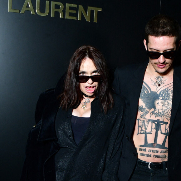 Béatrice Dalle et Paul Bichet assistent au défilé de mode Saint Laurent, collection prêt-à-porter automne-hiver 2020/2021, à la Tour Eiffel. Paris, le 25 février 2020.